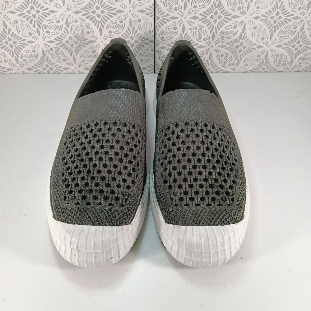 Layer 8 Insider Women’s Sz 10.5 Grey & WT Soft Slip On Casual Water Rubber Shoes